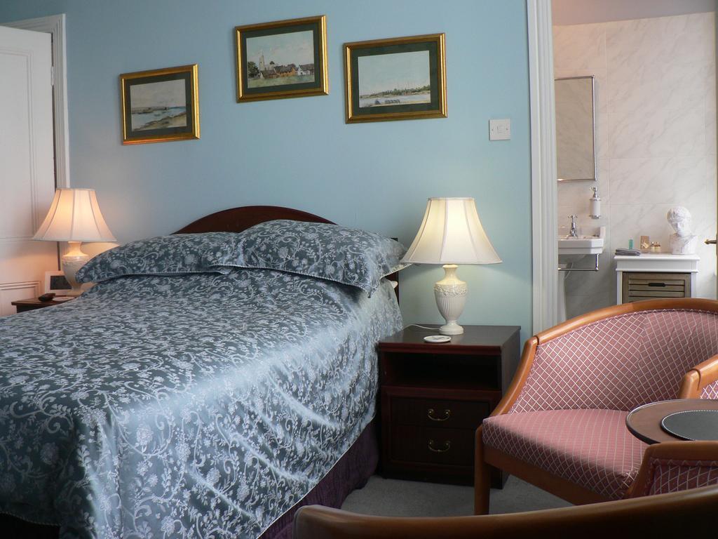 16 Franklin Bijou Boutique Bed & Breakfast Harrogate Room photo