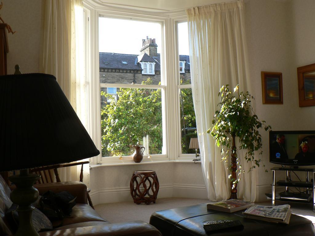 16 Franklin Bijou Boutique Bed & Breakfast Harrogate Exterior photo